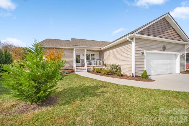 457 Riverwind Drive, Hendersonville, NC 28739