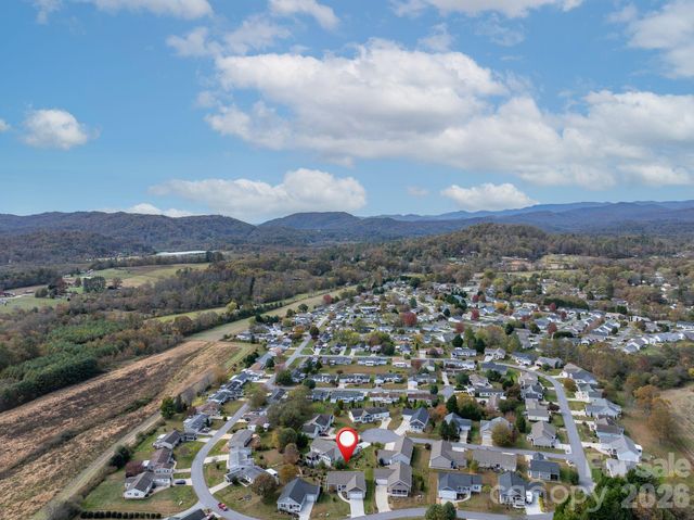 457 Riverwind Drive, Hendersonville, NC 28739