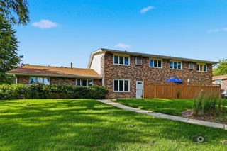 1905 Rosewood Court 2C, Darien, IL 60561