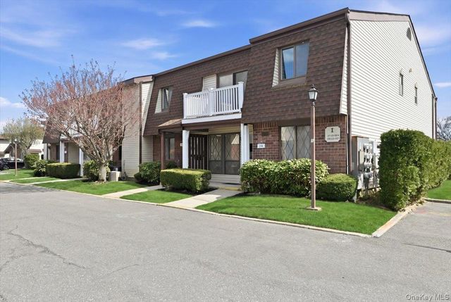 115 Clubhouse Drive, Copiague, NY 11726