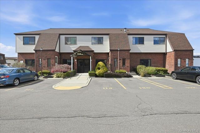 115 Clubhouse Drive, Copiague, NY 11726