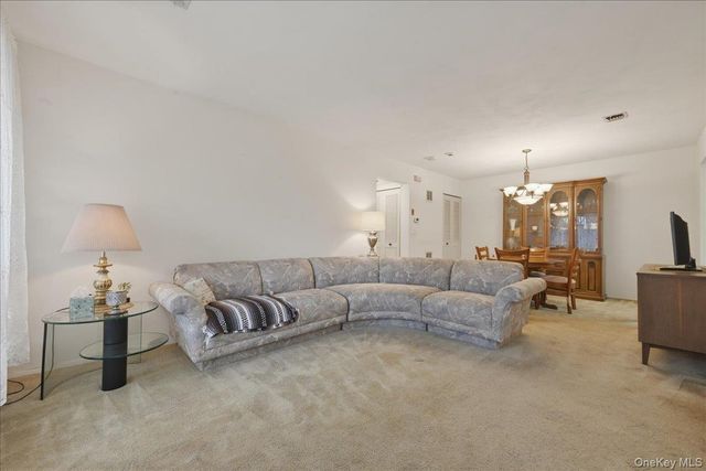 115 Clubhouse Drive, Copiague, NY 11726