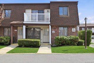 115 Clubhouse Drive, Copiague, NY 11726