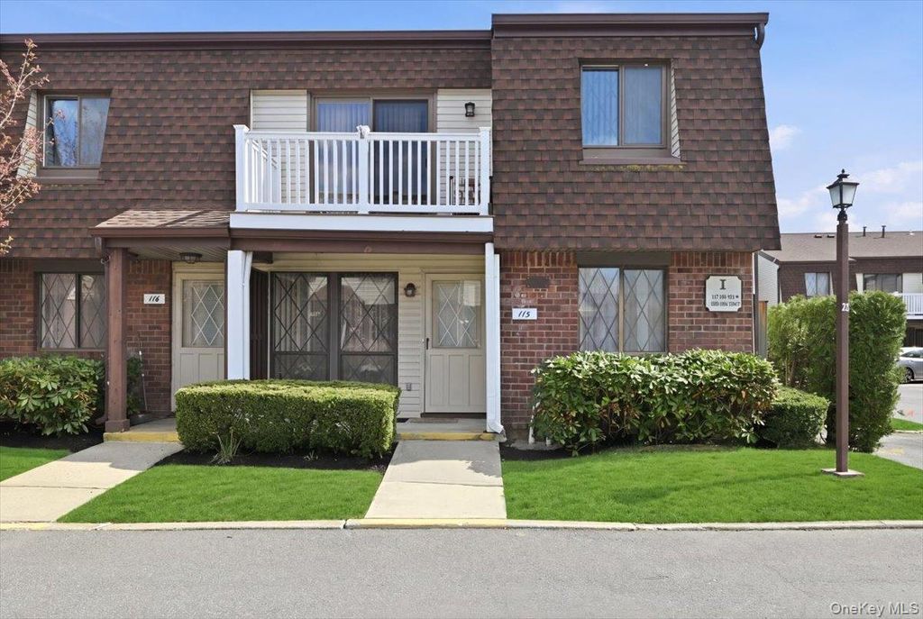 115 Clubhouse Drive, Copiague, NY 11726