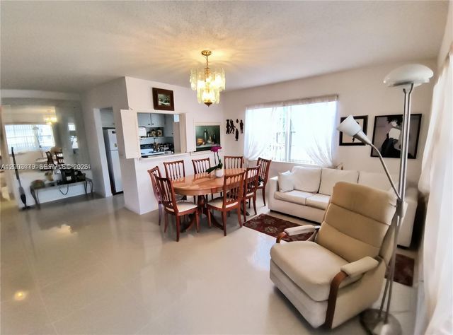 308 N Markham N, Deerfield Beach, FL 33442