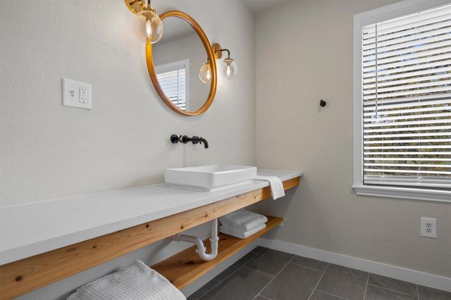 836 Cottletown RD, Smithville, TX 78957