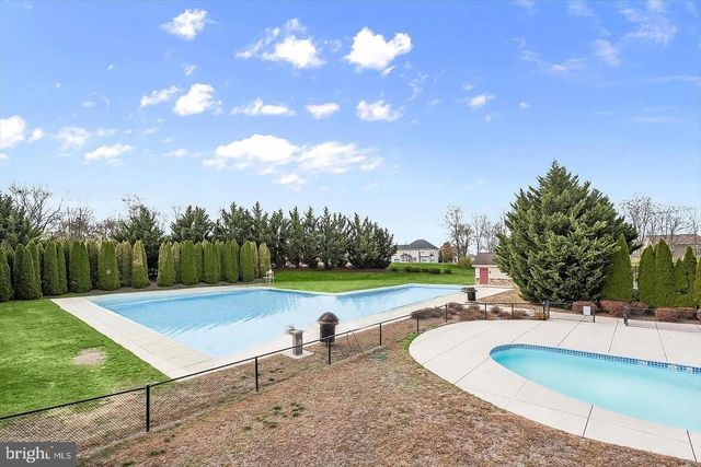 12155 FALLEN TIMBERS CIR, Hagerstown, MD 21740