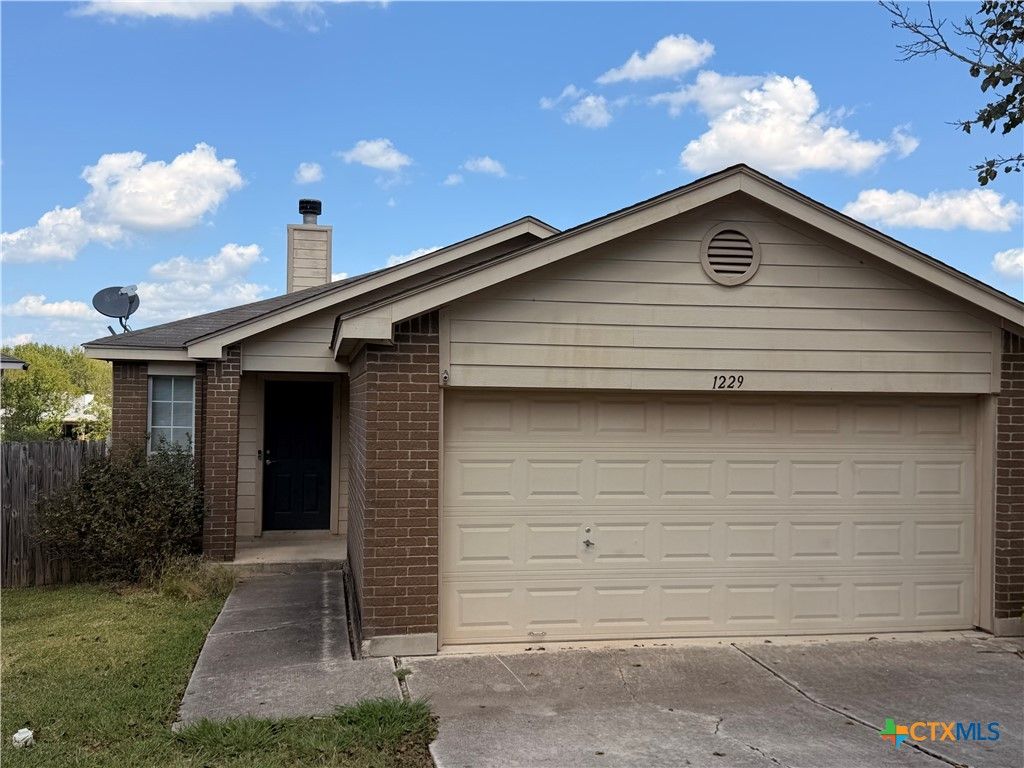 1229 Hilltop Drive, San Marcos, TX 78666