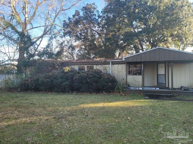 3987 Whitehall Dr, Pace, FL 32571