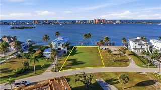 948 San Carlos DR, Fort Myers Beach, FL 33931