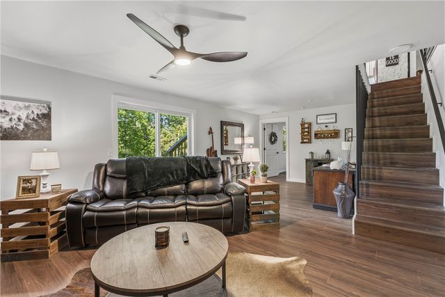 104 NE Red Fox Road, Gravette, AR 72736