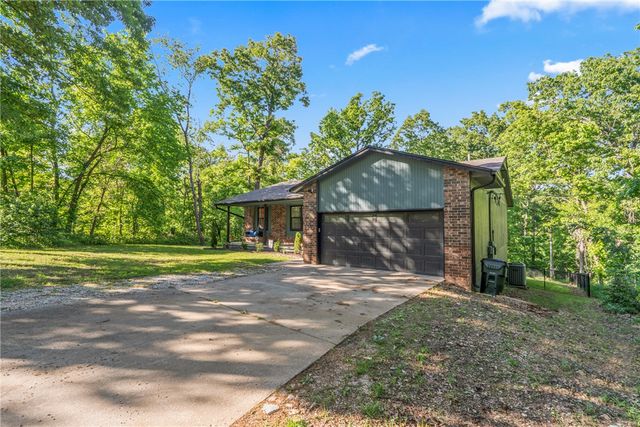 104 NE Red Fox Road, Gravette, AR 72736