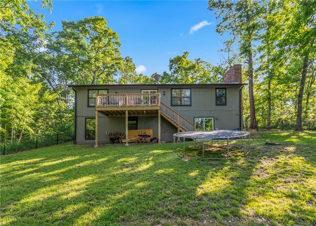 104 NE Red Fox Road, Gravette, AR 72736