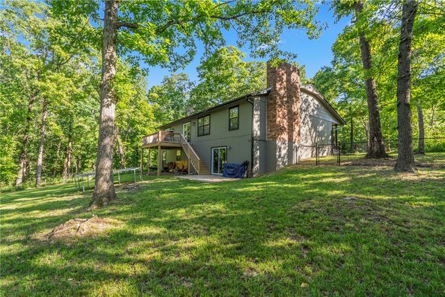 104 NE Red Fox Road, Gravette, AR 72736