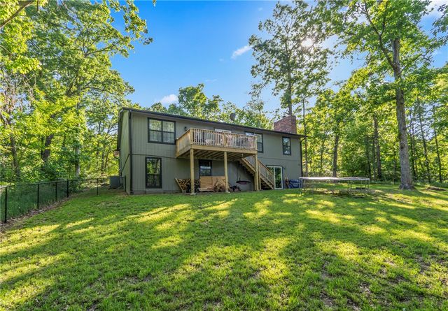 104 NE Red Fox Road, Gravette, AR 72736