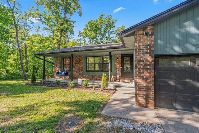 104 NE Red Fox Road, Gravette, AR 72736