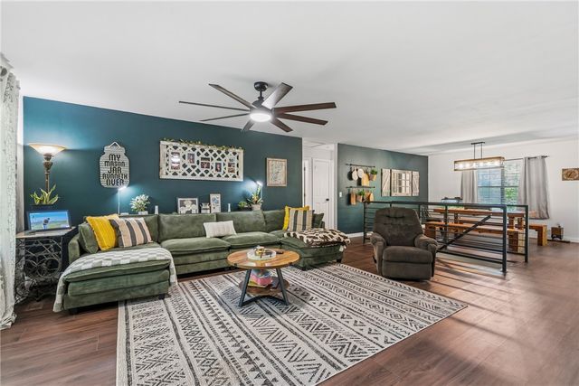 104 NE Red Fox Road, Gravette, AR 72736