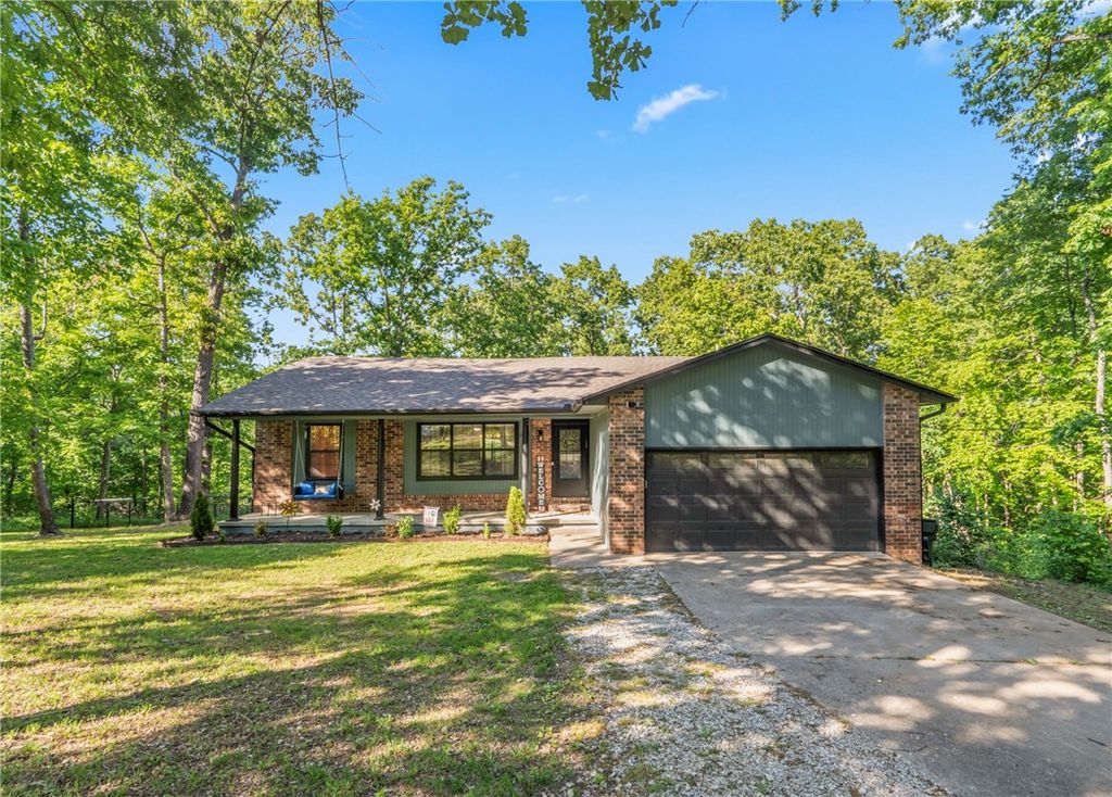 104 NE Red Fox Road, Gravette, AR 72736