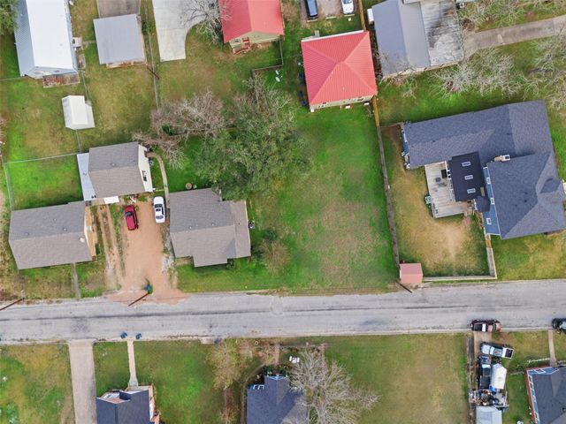 233 S San Antonio Street, Bellville, TX 77418