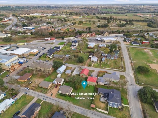233 S San Antonio Street, Bellville, TX 77418