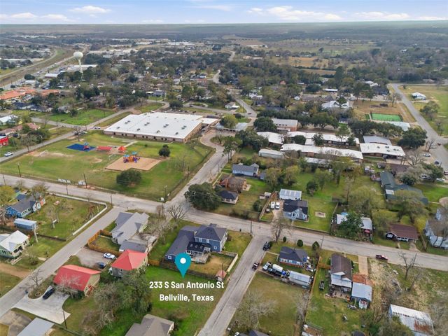 233 S San Antonio Street, Bellville, TX 77418