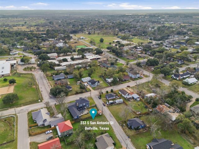 233 S San Antonio Street, Bellville, TX 77418