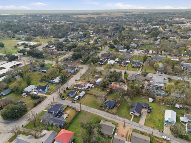 233 S San Antonio Street, Bellville, TX 77418