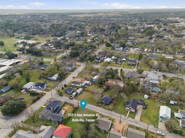 233 S San Antonio Street, Bellville, TX 77418