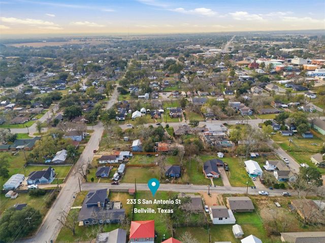 233 S San Antonio Street, Bellville, TX 77418
