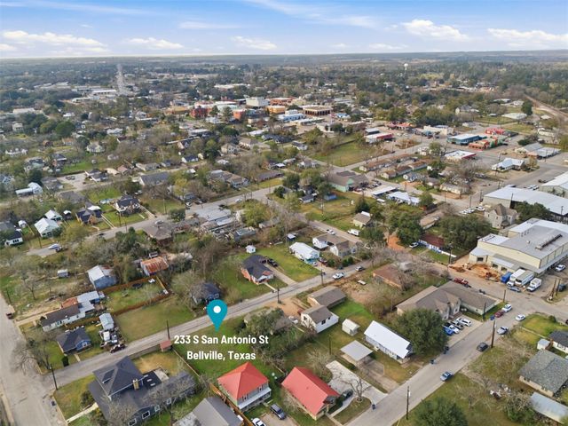 233 S San Antonio Street, Bellville, TX 77418