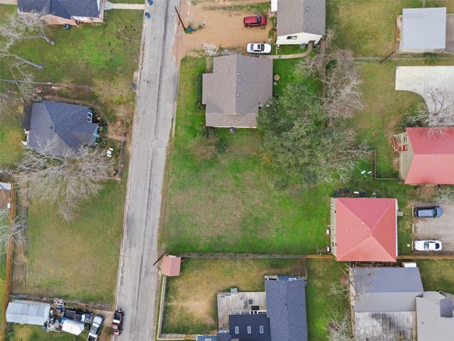 233 S San Antonio Street, Bellville, TX 77418