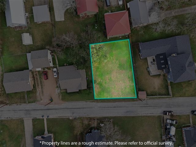 233 S San Antonio Street, Bellville, TX 77418