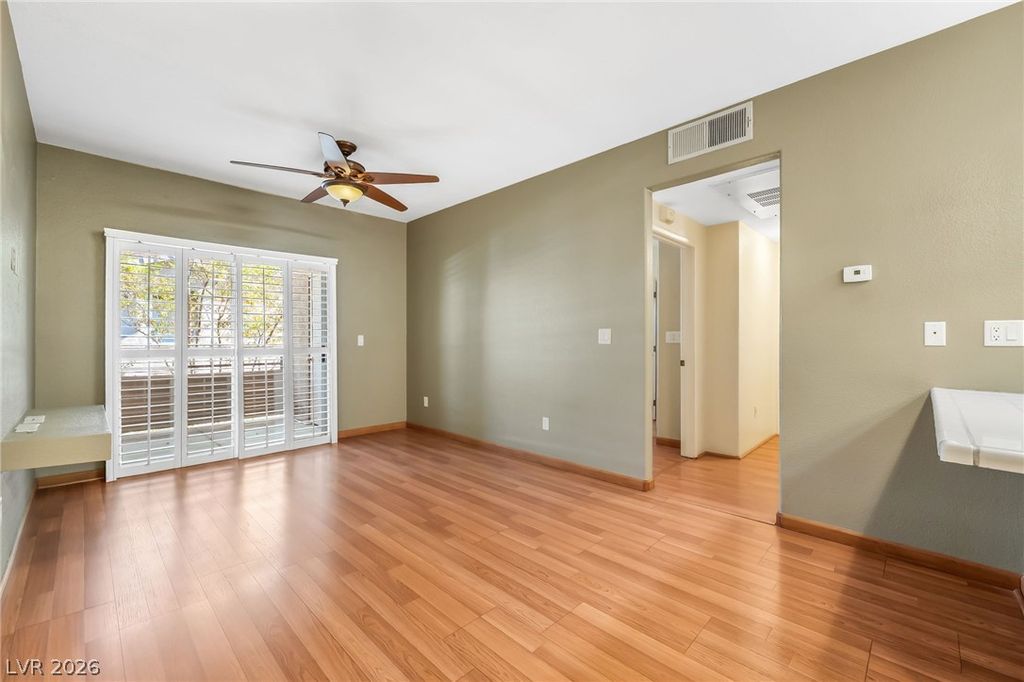 5751 East Hacienda Avenue 262, Las Vegas, NV 89122 — photo 2