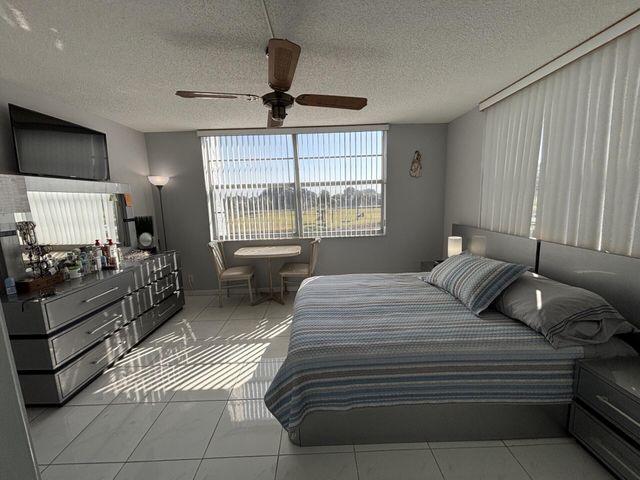 7620 NW 18th Street 308, Margate, FL 33063