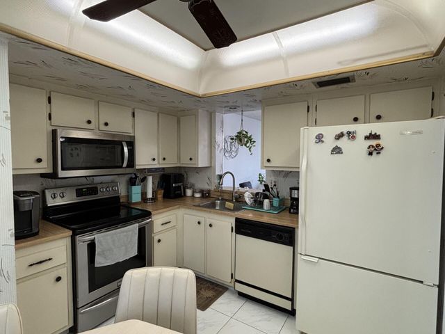 7620 NW 18th Street 308, Margate, FL 33063