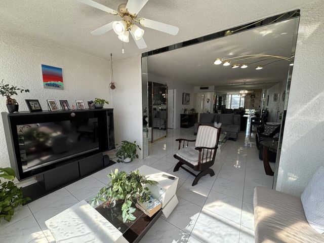 7620 NW 18th Street 308, Margate, FL 33063