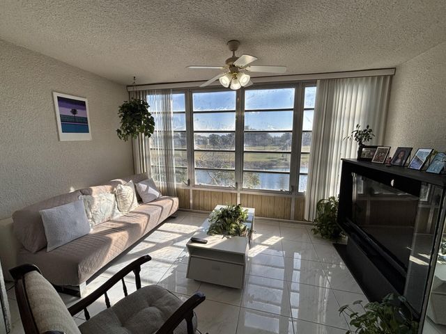 7620 NW 18th Street 308, Margate, FL 33063