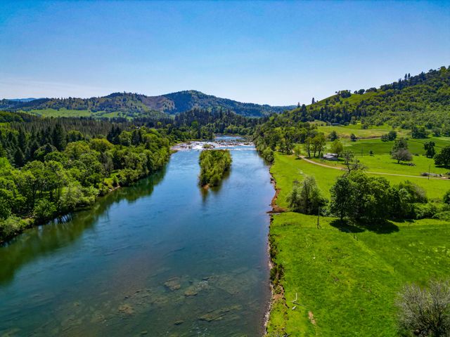 1104 Rio Nes Lane, Roseburg, OR 97470