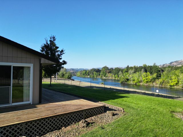 1104 Rio Nes Lane, Roseburg, OR 97470