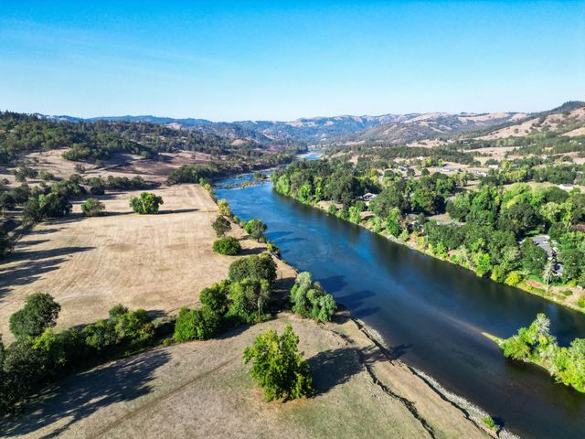 1104 Rio Nes Lane, Roseburg, OR 97470