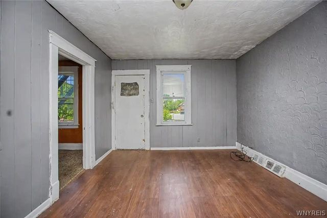 517 Tronolone Place, Niagara Falls, NY 14301