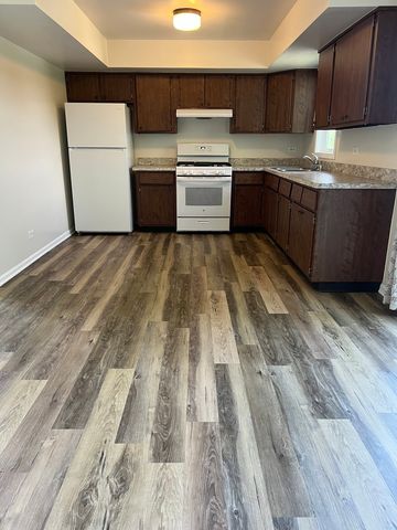 608 N Washington Avenue UPPER, Batavia, IL 60510