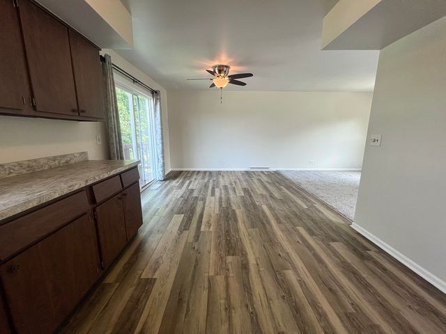 608 N Washington Avenue UPPER, Batavia, IL 60510