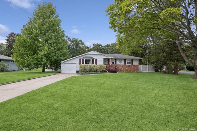 43 Columbus Avenue, Brentwood, NY 11717