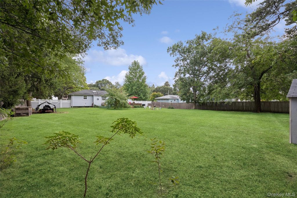 43 Columbus Avenue, Brentwood, NY 11717 — photo 3