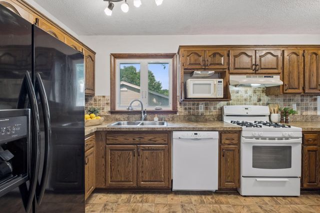 880 Whitney Drive, Apple Valley, MN 55124