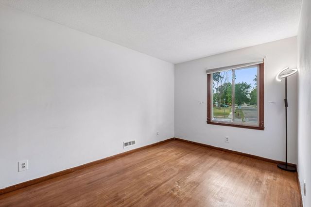 880 Whitney Drive, Apple Valley, MN 55124