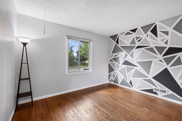 880 Whitney Drive, Apple Valley, MN 55124