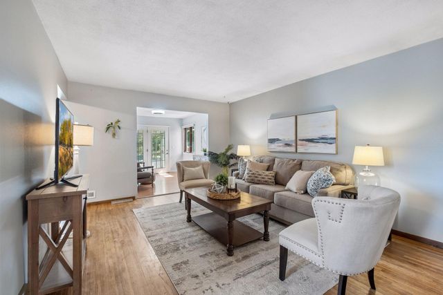880 Whitney Drive, Apple Valley, MN 55124