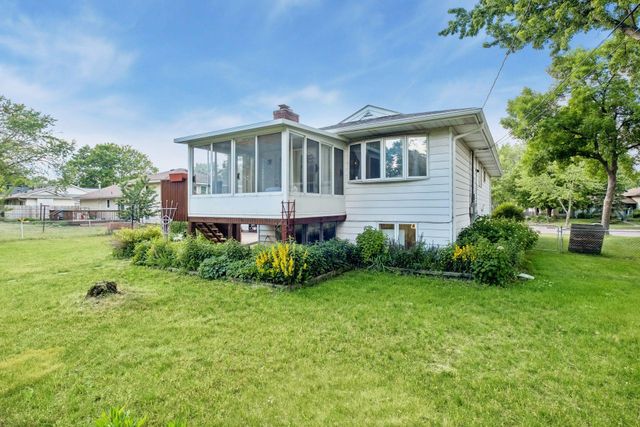 880 Whitney Drive, Apple Valley, MN 55124